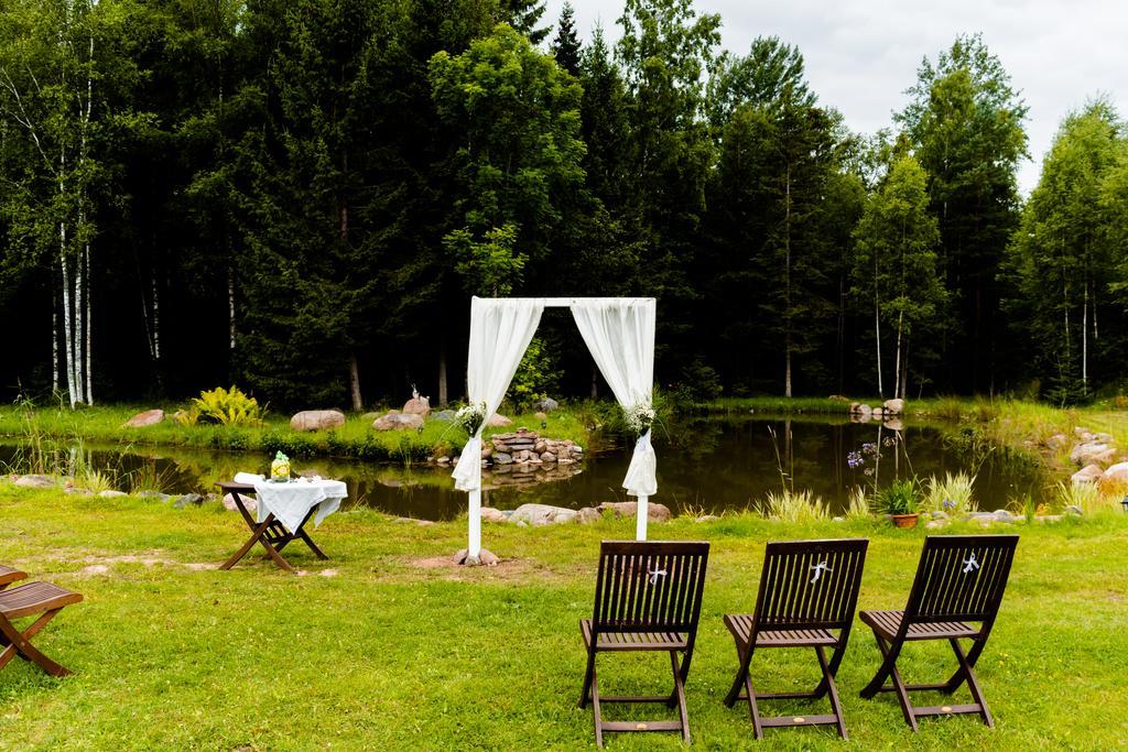 Atputas Vieta Raudini Hotel Kaltene Buitenkant foto